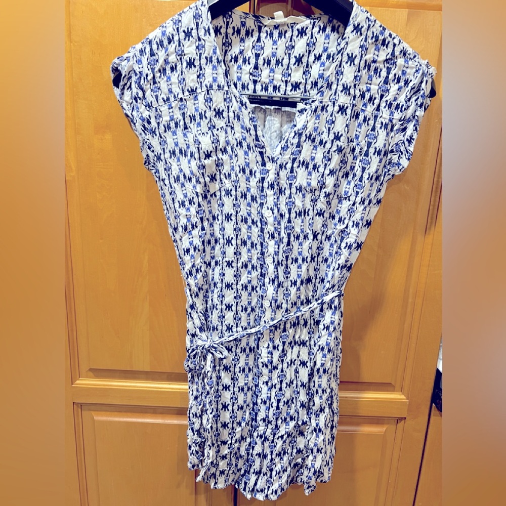 Jack by BB Dakota Blue and white print 2 pocket dress